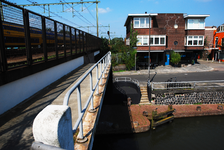 900107 Gezicht op de Vaartsche Rijn en de panden aan de Westerkade te Utrecht.